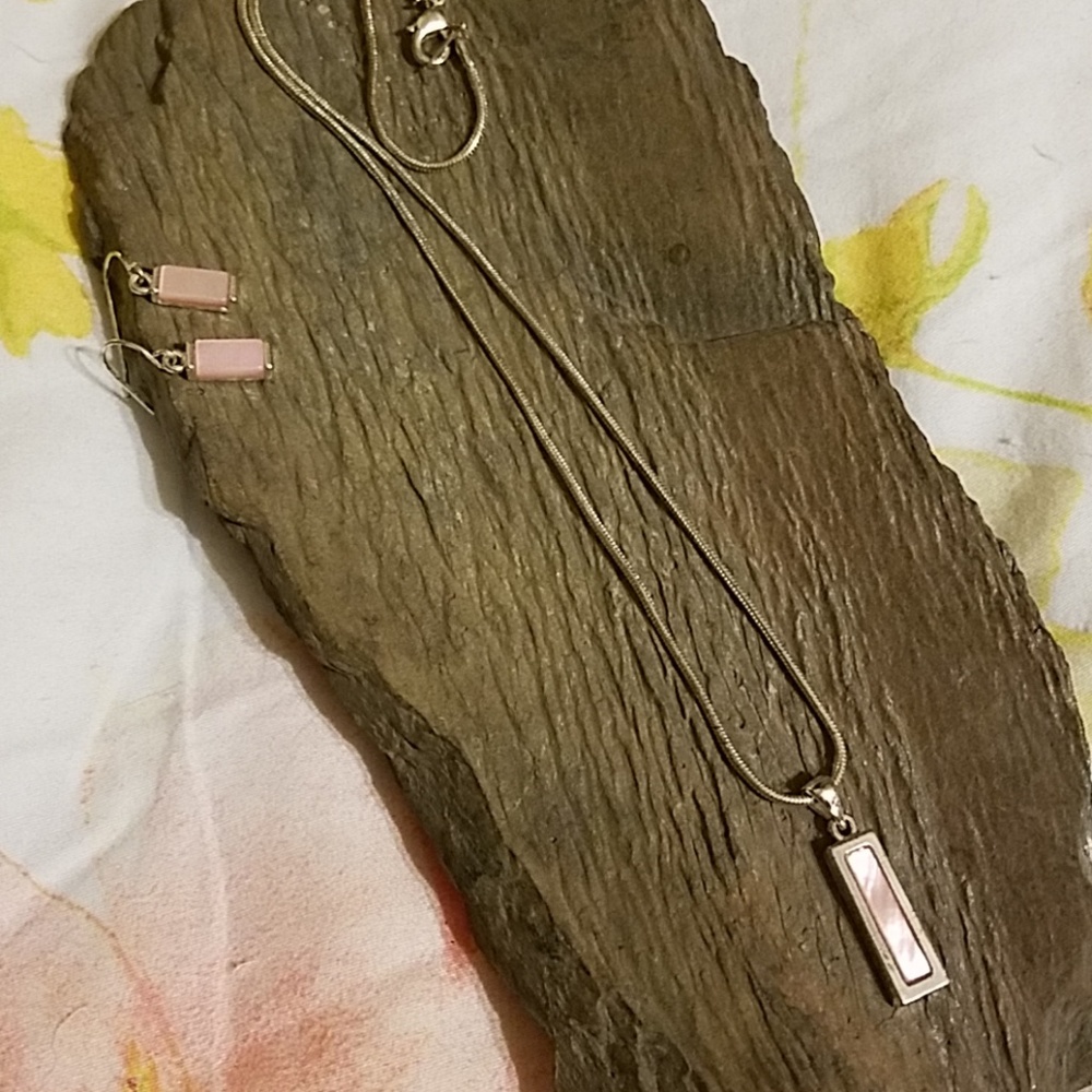 **2 for $15**Necklace and earrings